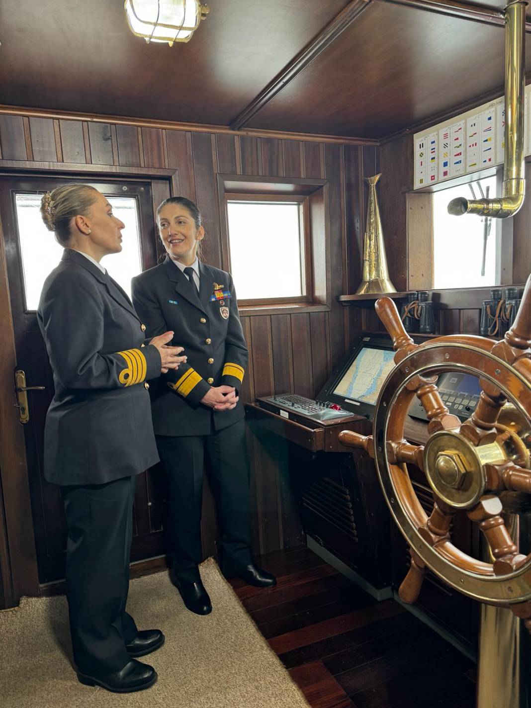 İlk kadın amirali Gökçen Fırat Deniz Harp Okulu öğrencileriyle TCG Nusret'te buluştu 23